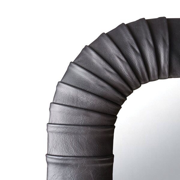 Beretta Leather Mirror (Modern Black) Macro 2